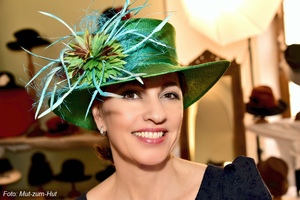 [title] - Hut und Mütze sind zum Fashionstatement avanciert, die der Mode etwas ganz besonderes verleihen. Auch die Deutschen  beweisen zunehmend Mut zum Hut.- 