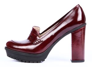 Loafer kommen jetzt mit hohen Absätzen sehr feminin daher 
