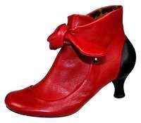 Rote Schuhe findet man im Herbst Winter 2009/2010 in kräftigen Farben bis zum sanften violett 