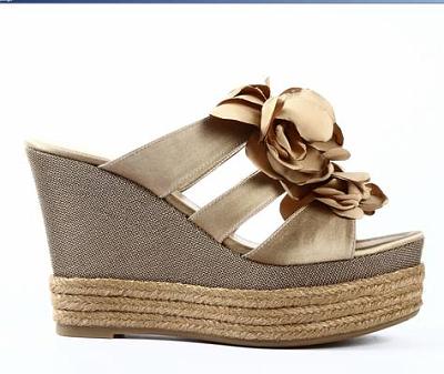 Espadrilles_mit_Blumendekor_Unisa