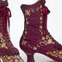 Mit Goldfaden bestickteSeidenstiefelette Jena-Louis Francois Pinet 1880<br />Foto:Hal Roth, Bata Shoemuseum/Toronto