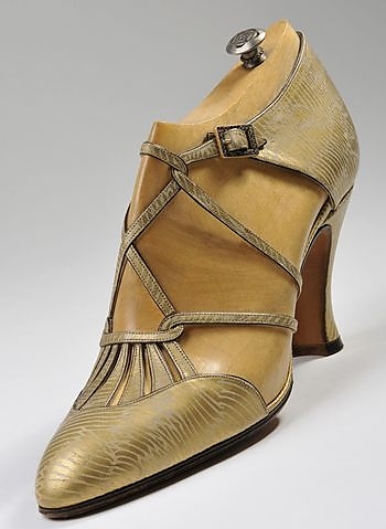 Spangenschuh. Chevreauleder, bedruckt. Prototyp für  LABOREMUS. 1933