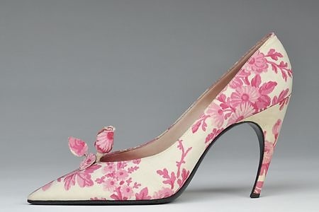 Seiden-Pumps mit legendärem "chock" Absatz.Christian Dior créé par Roger Vivier, 1959