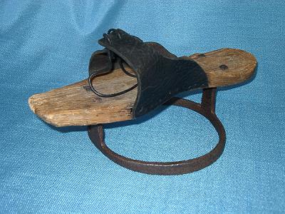 Patte, Unterschuh, auch Dreckschuh ( NL ), Einzelstück 18 Jh<br />(c): Deutsches Schuhmuseum Hauenstein