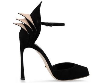 [title] - Der Name Sergio Rossi steht für Glamour und Luxus. Die Schuhe des italienischen Modedesigners gehören zur Luxusklasse. Die Kollektion umfasst aber auch tragbare, bezahlbare Damenschuhe und Abendschuhe.