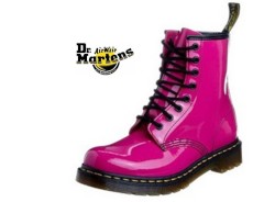 [title] - Das britischen Unternehmen Dr.Martens ist vor allem berühmt für seinen legendären 8-Loch-Boot 