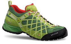 Neben speziellen Sportschuhen drängen vor allem alltagstaugliche Outdoorschuhe, Trail-Running-Schuhe und Barfuß-Schuhe ins Rampenlicht.