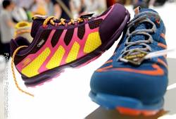 Outdoorschuhe verteidigten hinter Bekleidung ihren vorderen Platz auf der Outdoormesse in Friedrichshafen. Damit Outdoorschuhe auch weiterhin gut laufen, investiert die Branche in neue Technologien und stylische Looks. Hier sind die Neuheiten 2015. 