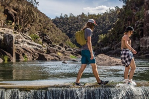 [title] - Leichte Schuhe fürs Wasser und für sommerliche Outdoor-Aktivitäten sind praktisch. Sie trocknen blitzschnell und schützen die Füße im Wasser und an Land. 