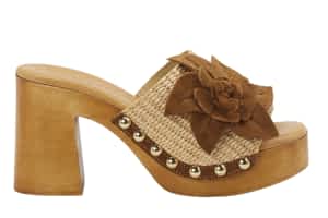 [title] - Der Sommer steht in den Startlöchern, da kommen die neuen Sommerschuhe zum Reinschlüpfen wie gerufen. Mules zaubern einen Hauch Leichtigkeit an die Füße und lassen sich dank ihrer Vielfalt zu vielen Looks kombinieren.