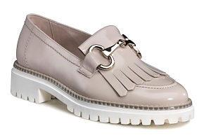 [title] - Ein echter Schuh-Klassiker wird 2022 zum absoluten Trendschuh: Der Loafer! Vor allem klobige Chunky-Loafer haben es auf die Laufstege der Top-Designer geschafft. 