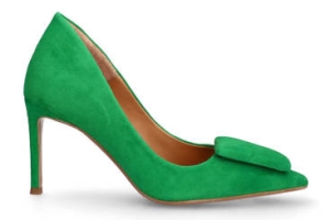 Jetzt gibt’s was auf die Augen! Die Schuhmode Frühjahr-Sommer 2023 beschert uns Knallfarben und grüne Schuhe rangieren ganz vorne in der Trendskala.