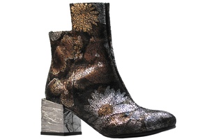 Mit ihren coolen Designs punkten Papucei Boots auf ganzer Linie. Außergewöhnliche Farb- und Material-Kombiniationen verleihen den Modellen zudem einen extravaganten Style. 