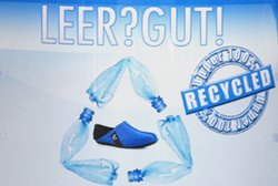 [title] - Plastikflaschen, die Sie heute im Supermarkt entsorgen, könnten schon bald als Hausschuhe ihr Füßen wärmen. Glauben Sie nicht? Dann schauen Sie mal her.