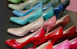 [title] - Pumps Liebhaberinnen sind begeistert. Bei noë gibt es Pumps in über 100 Farben. Ob Sie Pumps in Schwarz oder Rot oder Pink suchen. Hier werden Sie garantiert fündig. Und das Beste ist, es gibt die Pumps auch noch in unterschiedlichen Lederqualitäten, diversen Absatzhöhen und verschiedenen Formen.