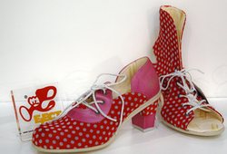 Eject Shoes: Schuhe jenseits vom Mittelmaß - Mit Pauken und Trompeten eroberten Eject Schuhe die Herzen jener Schuhfans, die auf der Suche nach individuellen Styles waren. Inzwischen ist es um das portugiesische Label hierzulande ruhig geworden.