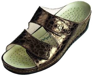 Hickelsberger  Kräuterschuhe - Gehen wie auf einer Almwiese - das meint der Hersteller wörtlich. Hickelsberger füllt das auswechselbare Kork-Fussbett für einige seiner Wellness-Schuhe mit getrocknetetn Kräutern. 