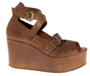 Schuhtrends_Sommer_2012: Mega Keilabsätze und stylishe ’Brikett-Sohlen’ 