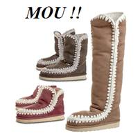 Mou Boots sind nicht nur die It-Pieces für diesen Winter: Sie sind ein Statement! Stars wie Sarah Jessica Parker tragen Mou Boots mit den typisch weißen Ziernähten bereits. 