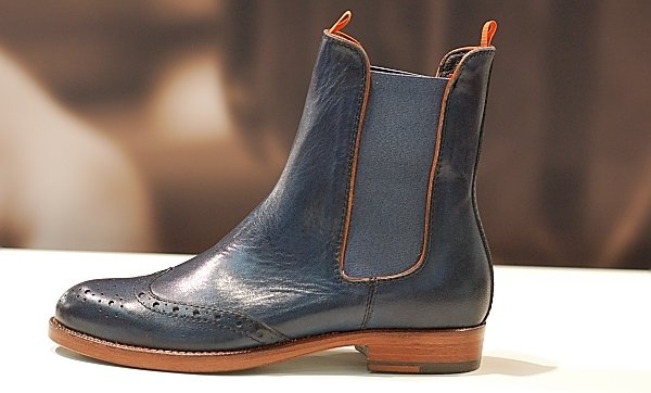 Schuhmann´s: Boots aus pflanzlich gegerbtem Leder - Es gibt Schuhe, die fallen ins Auge, weil ihr Design überzeugt und man ihnen ihre handwerkliche Qualität ansieht. So ist uns auf der Schuhmesse in Düsseldorf der Stand des neuen Schuhlabels Schuhmann´s mit seinen butterweichen Boots aus pflanzlich gegerbtem Leder sofort aufgefallen.