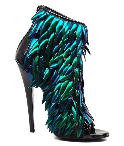 Ernest High Heels mit Scarabäus Flügeln